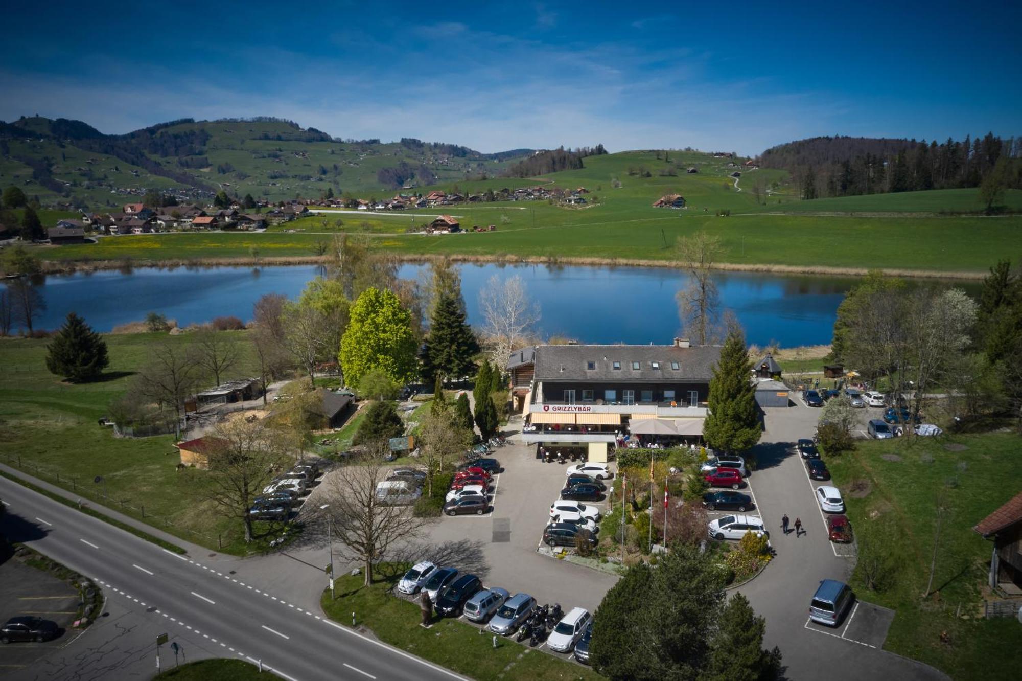Erlebnisland Grizzlybaer Hotel Langenbuhl Exterior foto